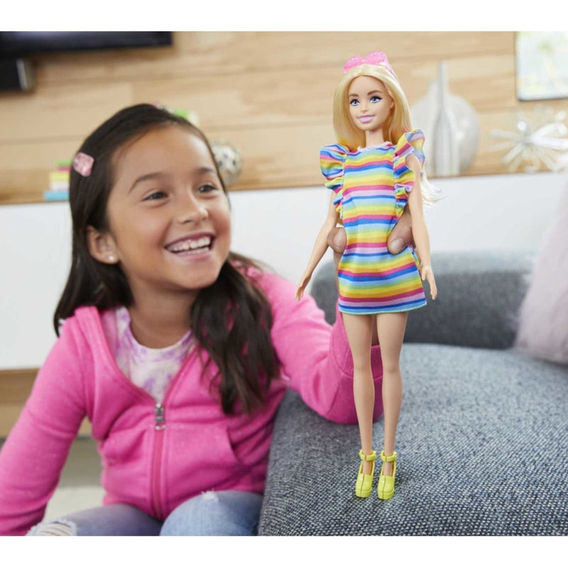 Boneca Barbie com vestido arco-íris-3