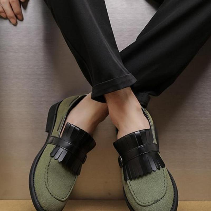Men's Solidcolor Loafer Shoes With Tassel Accents
